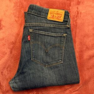 Levi's women’s Dark Blue skinny Jeans